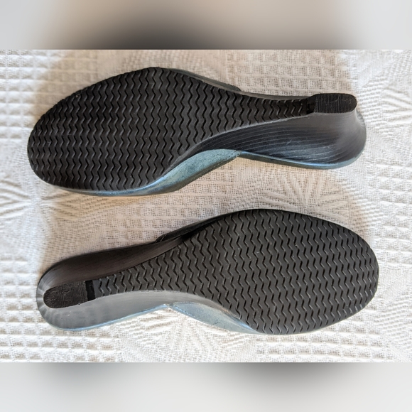 Blue Connie Kitten Wedges with Velvet Bow - Picture 4 of 6